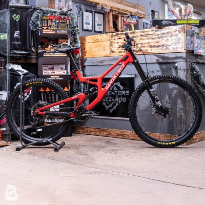 Santa Cruz V10 2024