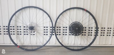 Bontrager Paradigm SL 6-Bolt Disc 24H 700c Road Wheel - Trek