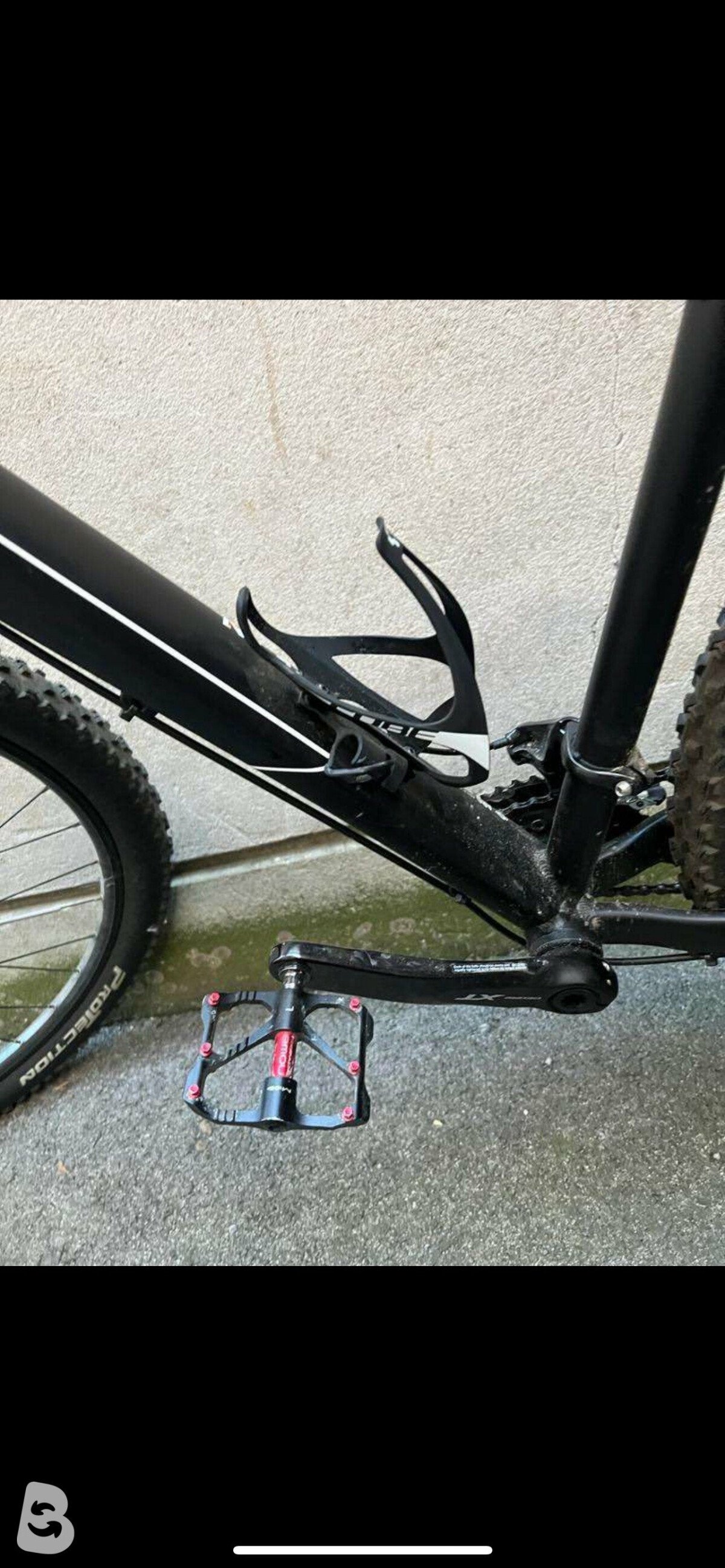 cube race one black green