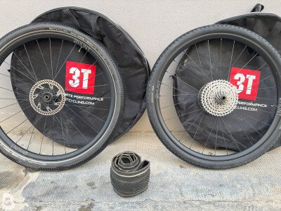 Hunt 650B Adventure Carbon Disc