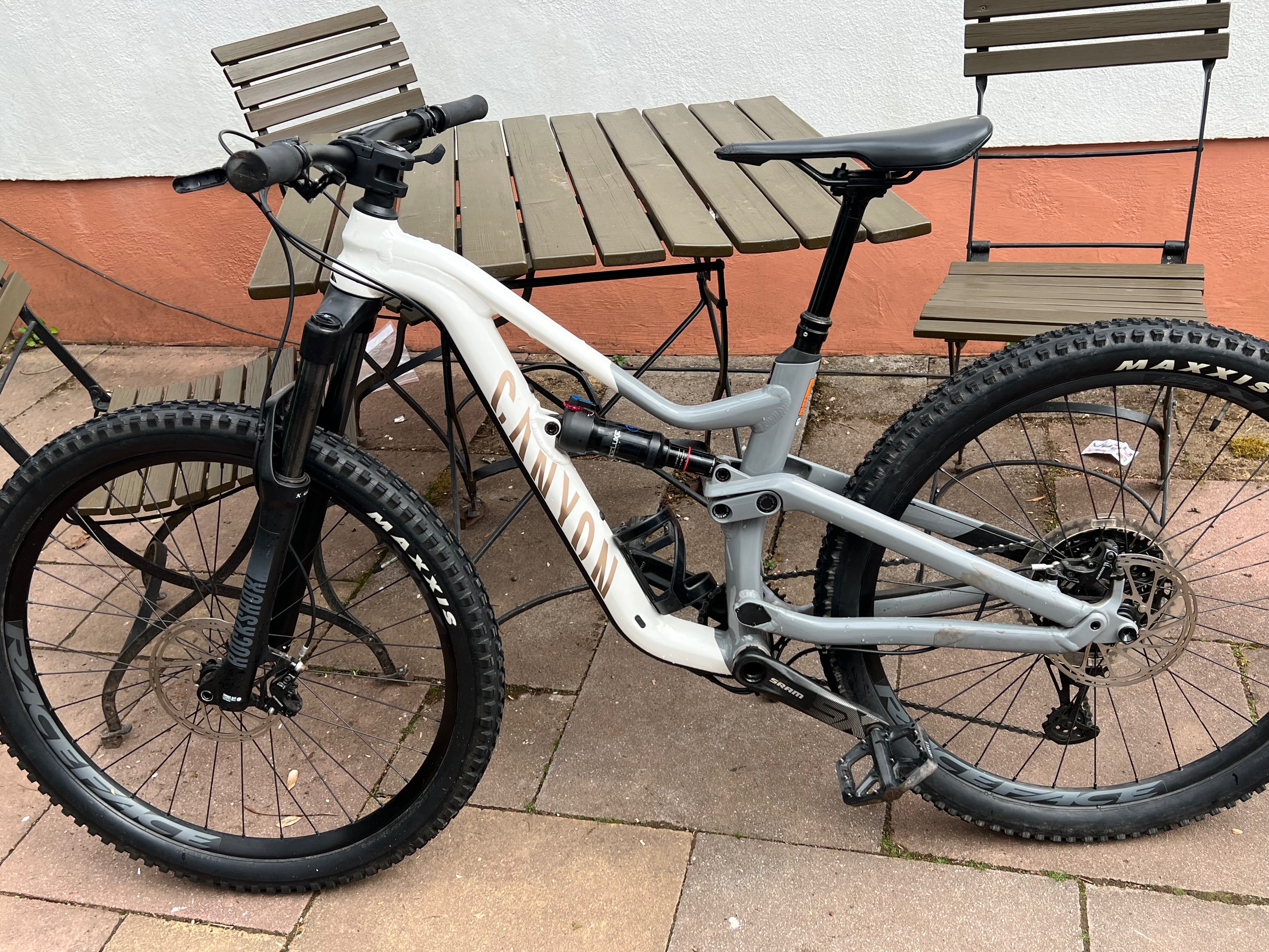Canyon Spectral Young Hero 2022