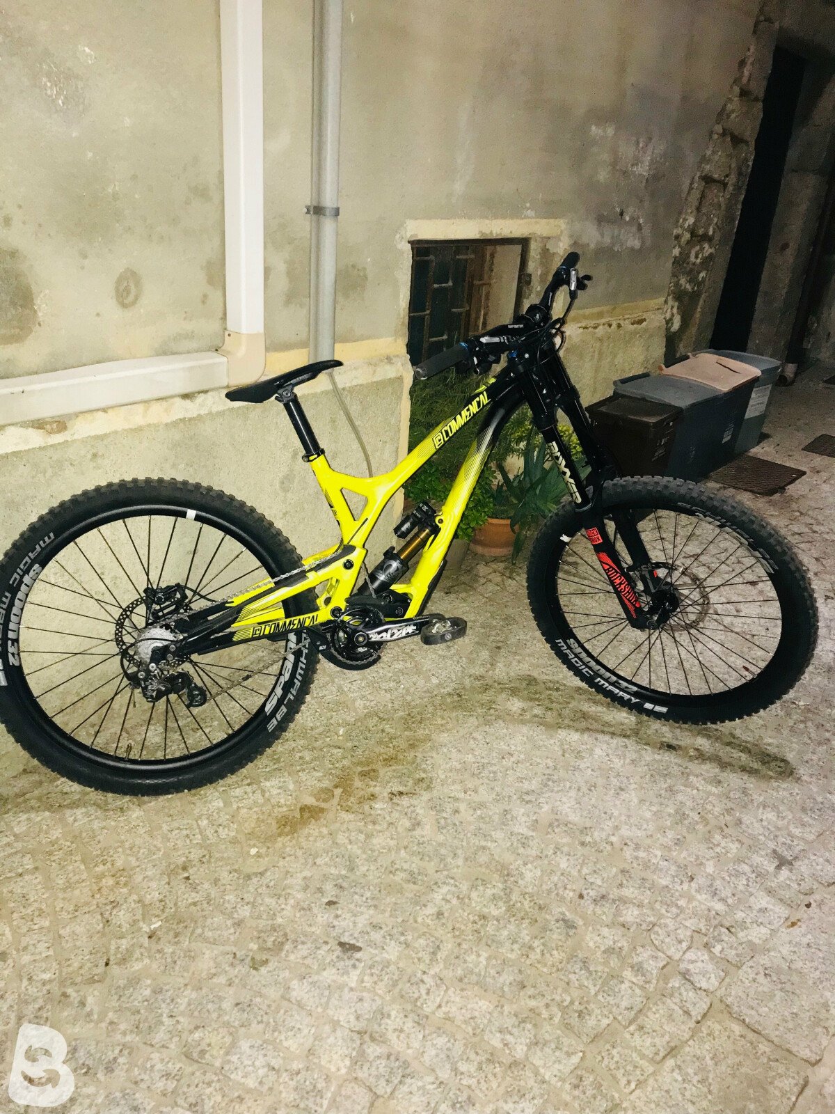 Commencal dh online bike