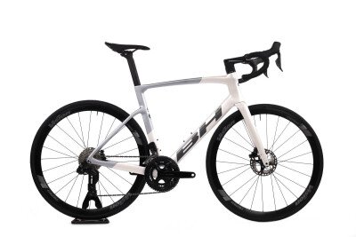 BH RS1 2023