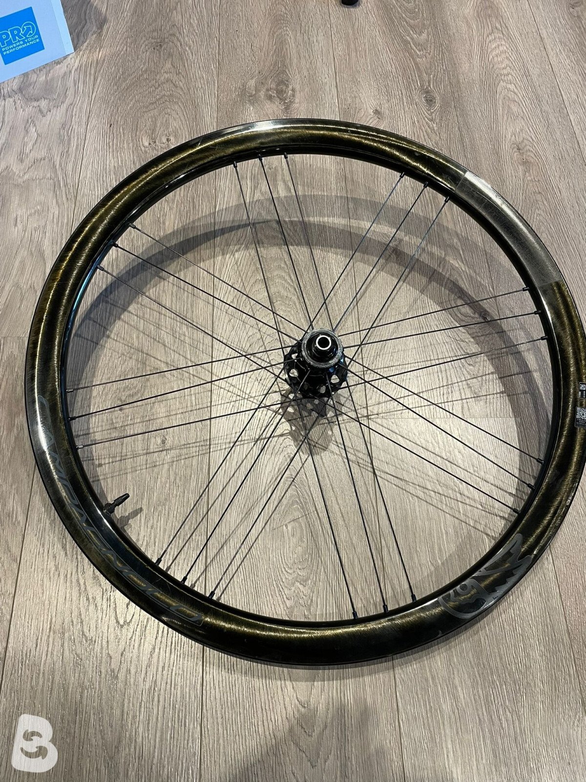 Campagnolo - 【使用少·美品】CAMPAGNOLO SHAMAL CARBON Campagnolo Shamal Carbon Wheels Get Wavy For Better Windy