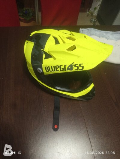 bluegrass casco intox m giallo fluo/nero camo 2023