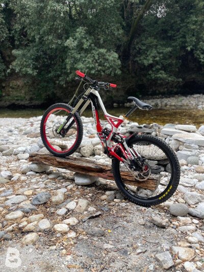 Specialized Demo 8