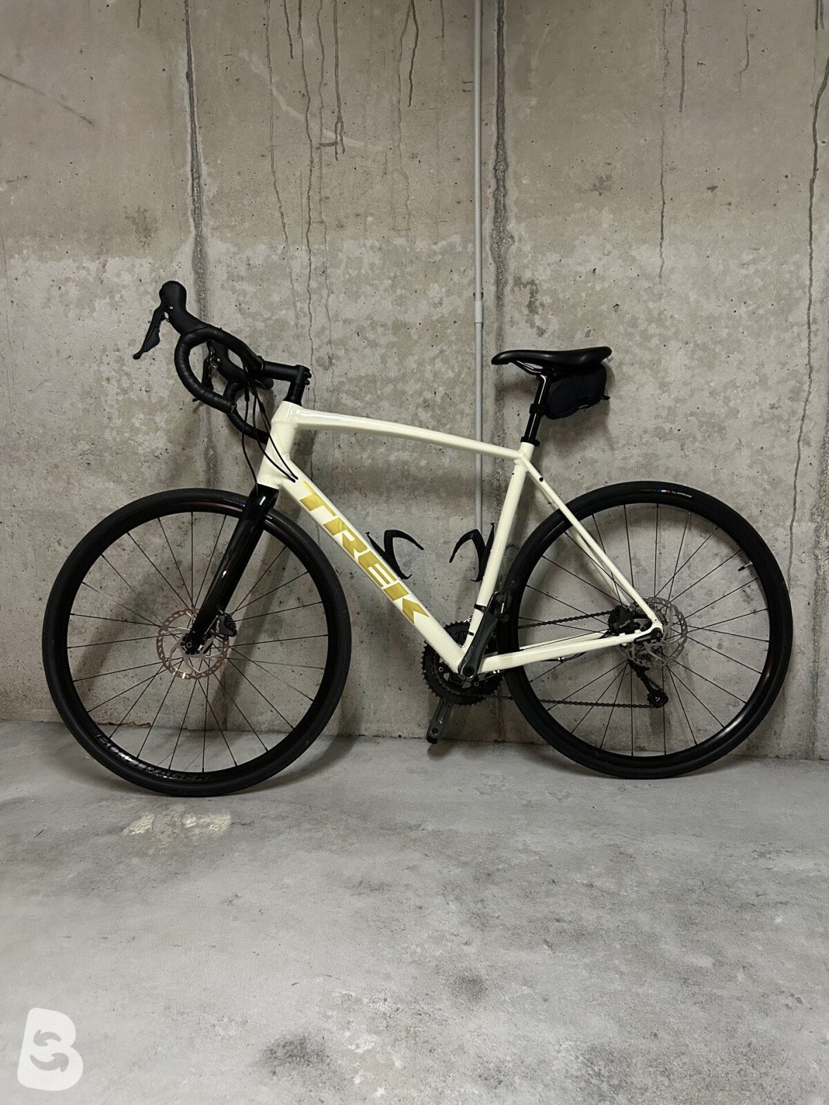 trek domane bicycle AL 5 Gen 4 Bici road onto gravel paths Trek Domane AL 4 Disc