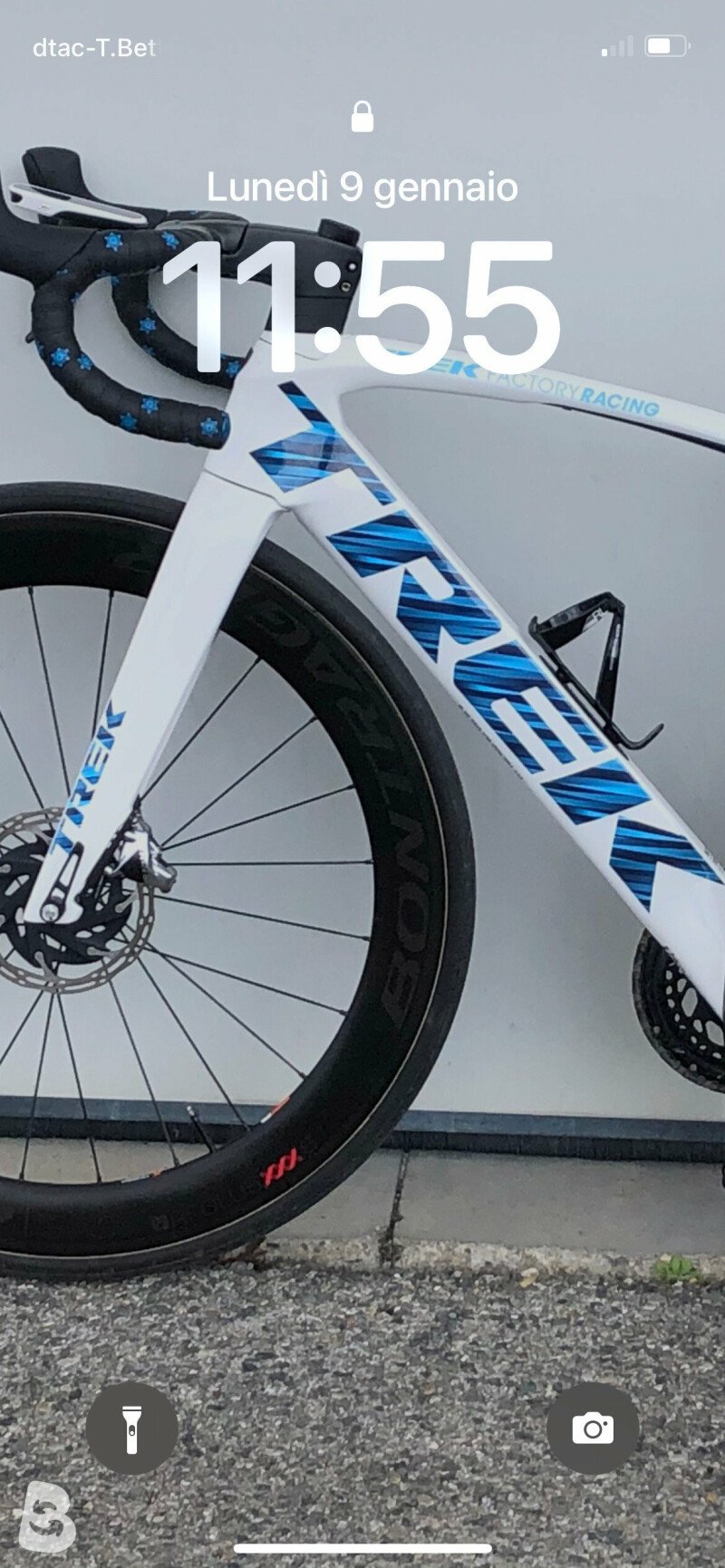 Trek madone blue and white hot sale