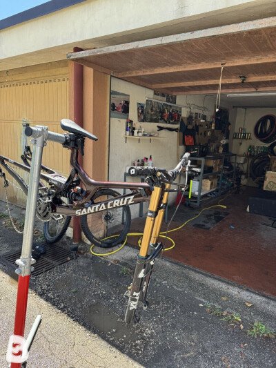 Santa Cruz V10 2023