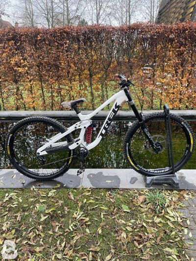 Downhill bikes: buy used & new | Bikeflip