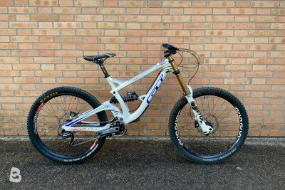 Downhill bikes: buy used & new | Bikeflip