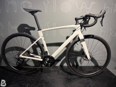 Specialized Roubaix SL8 Sport 105 2025
