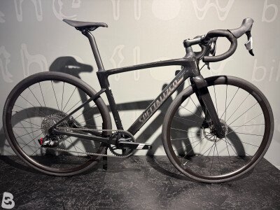 Specialized Roubaix SL8 Sport APEX 2025