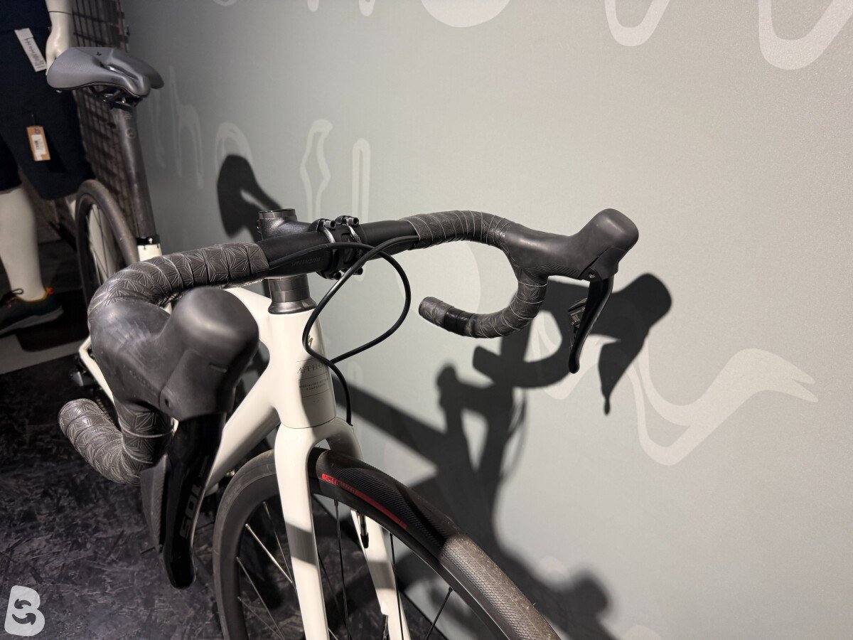 Specialized Aethos Comp Shimano 105 Di2 2025 used