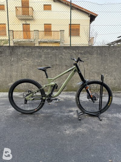 Downhill bikes: buy used & new | Bikeflip