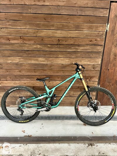Downhill bikes: buy used & new | Bikeflip