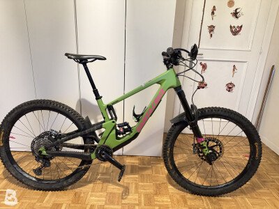 Santa Cruz Nomad XT 2022