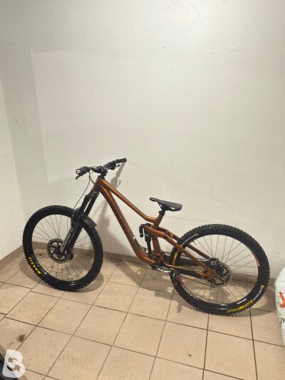 Downhill bikes: buy used & new | Bikeflip