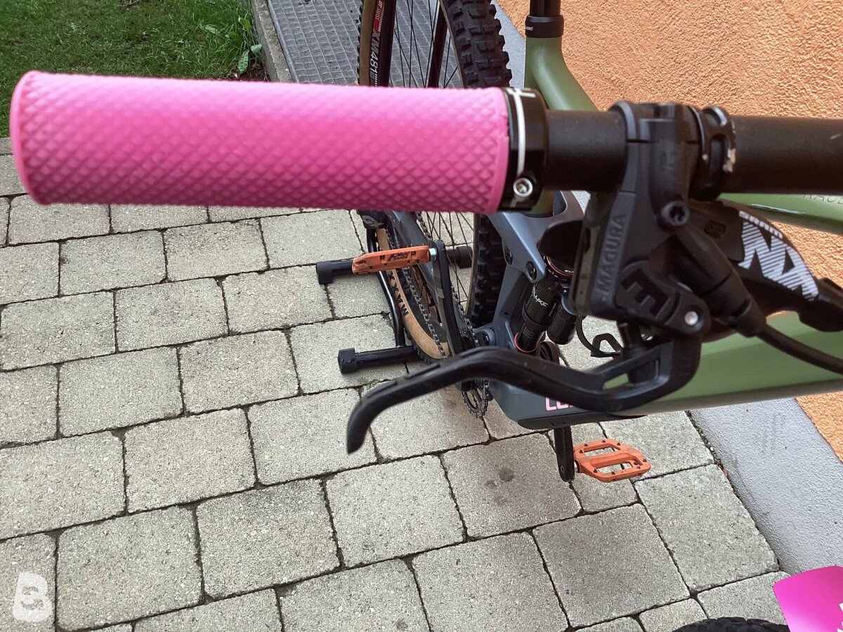 Cube bike handlebar sales grips