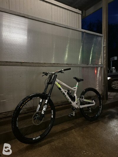 Downhill bikes: buy used & new | Bikeflip