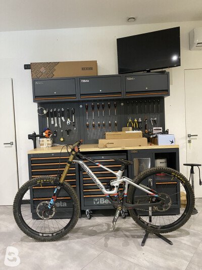 Downhill bikes: buy used & new | Bikeflip