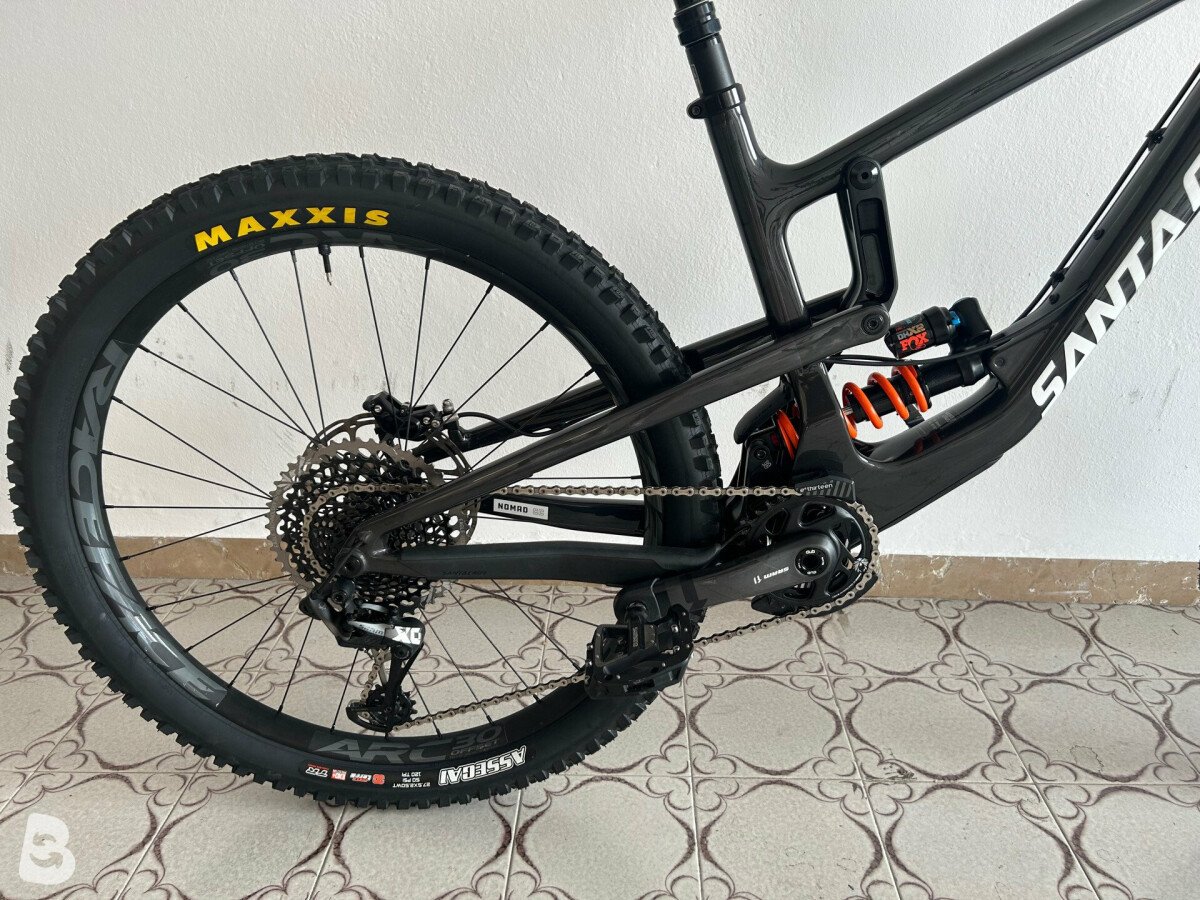 Santa Cruz Nomad Carbon CC X01 2021 used