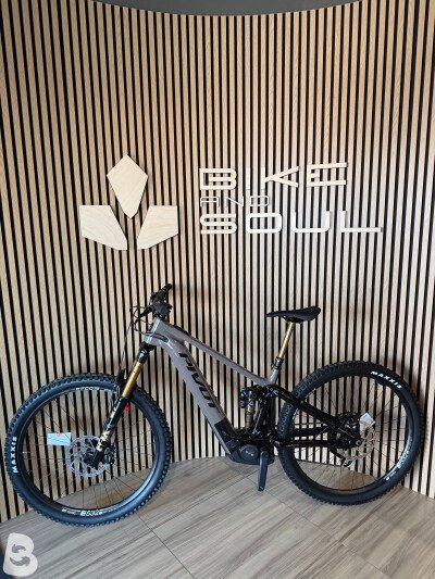 Pivot Pivot Shuttle AM Ride Eagle - Upgrade FOX 2026