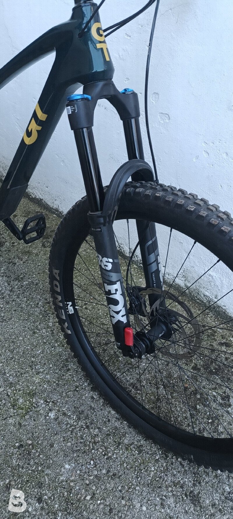GT Sensor Carbon Elite 2023 used