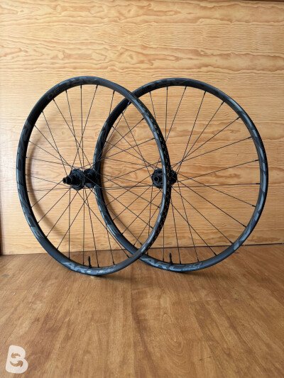 Industry Nine Santa Cruz Build