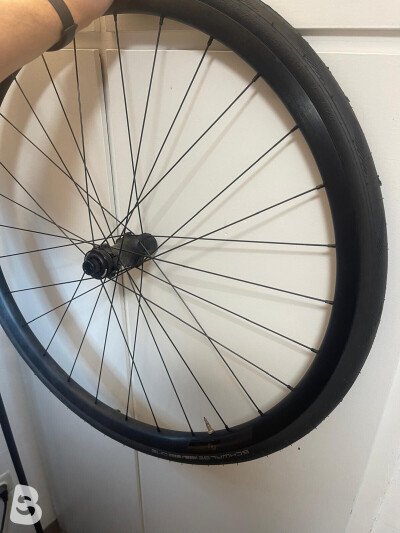 Syncros mit Mantel SCHWALBE Reifen ONE und Schlauch