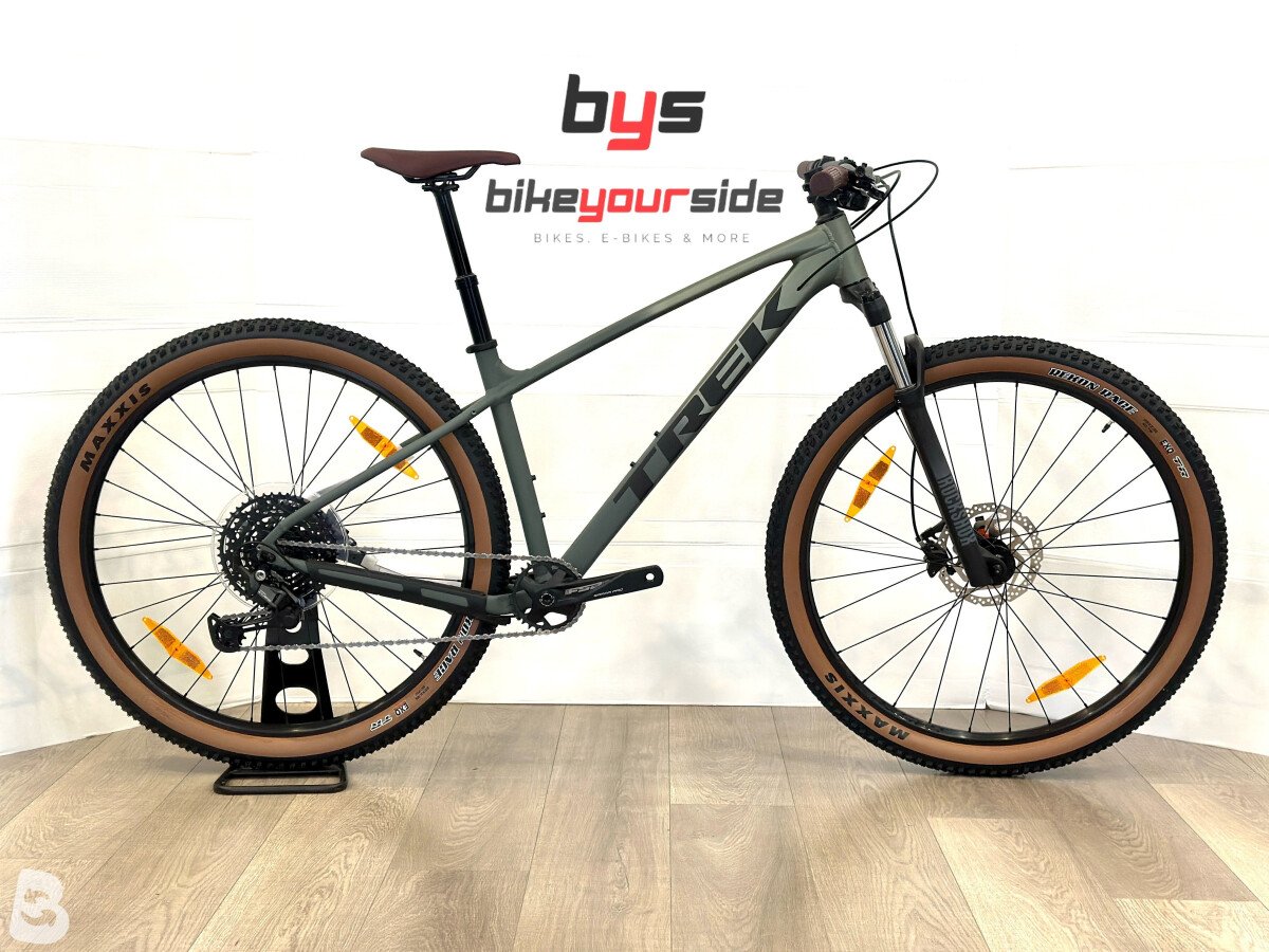trek 3 wheel bicycle FX Gen 4 | Hex Blue a lightweight carbon fork Trek FX 3 Gen 4