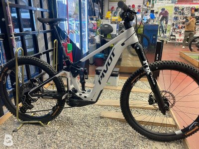 Pivot SHUTTLE LT PRO BOSCH CX-R 800wh 2026
