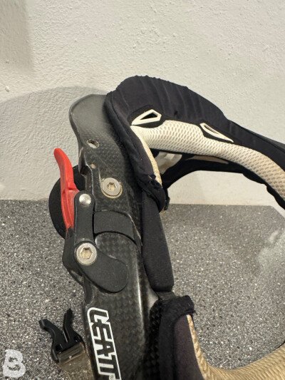 Leatt Lite Carbon
