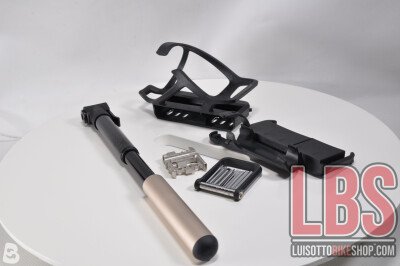 Syncros Porta borraccia attrezzato con multitools Matchbox Tailor HV+ e pompa a 3 stadi. cod A00650