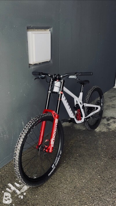 Commencal Supreme Dh V5  Rockshox 2026