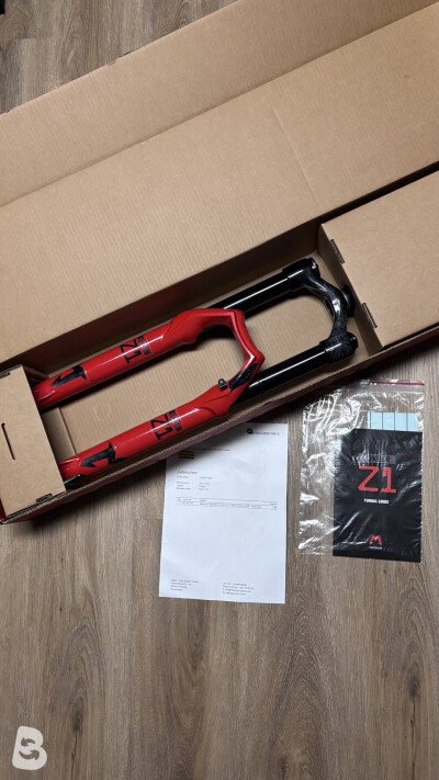 Marzocchi Bomber Z1 Coil 27,5” 180 mm Gloss Red 2024
