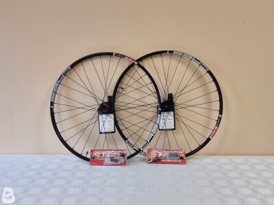 Stans Notubes Crest MK3 29" 15x100 and 12x142 SRAM XD Wheelset