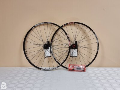 Stans Notubes Crest MK3 29" 15x110 Boost and 12x142 SRAM XD Wheelset