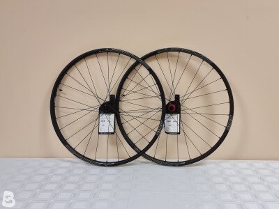 Stans Notubes Crest Carbon CB7 29" 15x110 12x148 Boost Shimano HG Wheelset