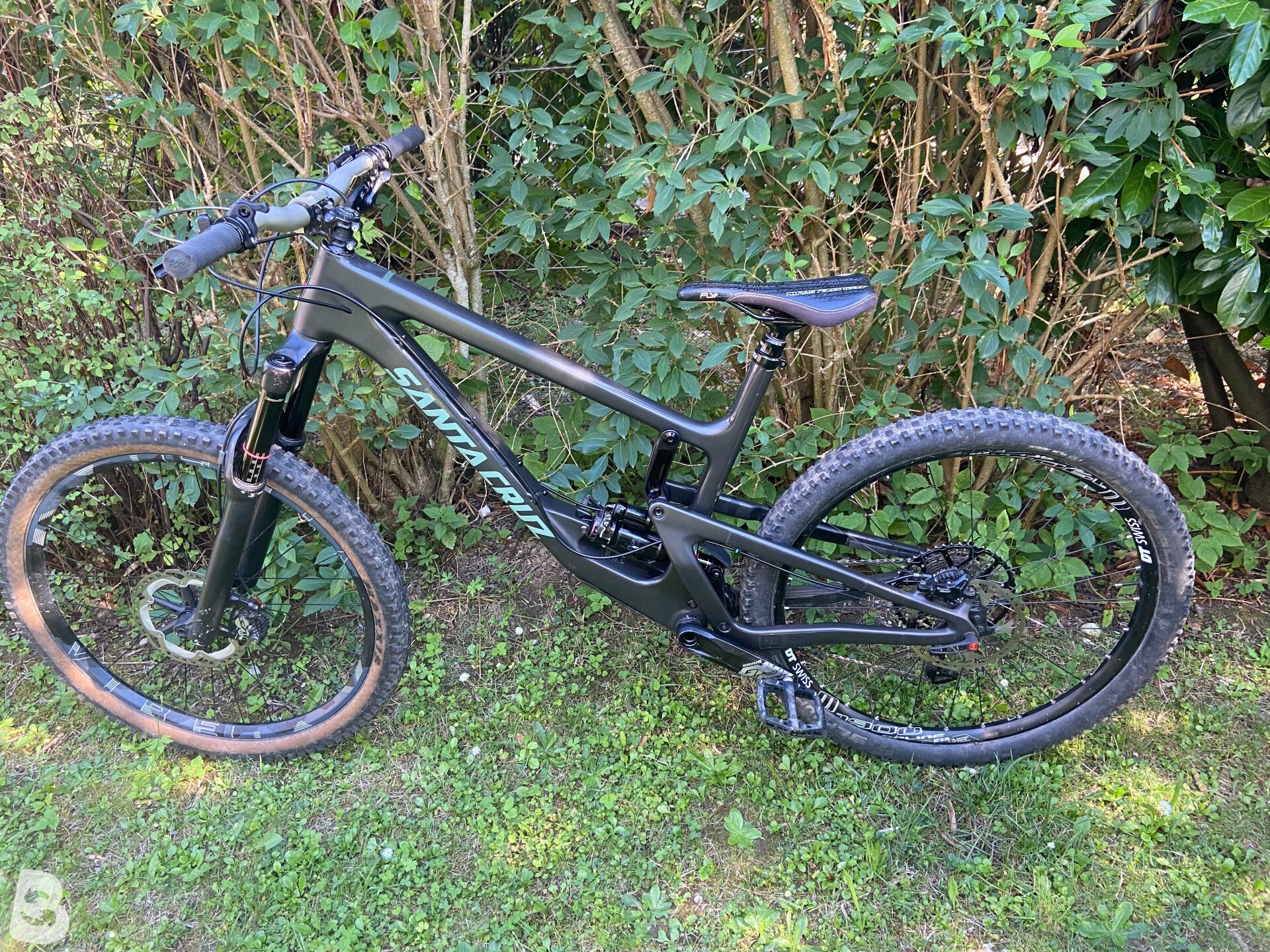 Santa Cruz Nomad Carbon R 2022 used