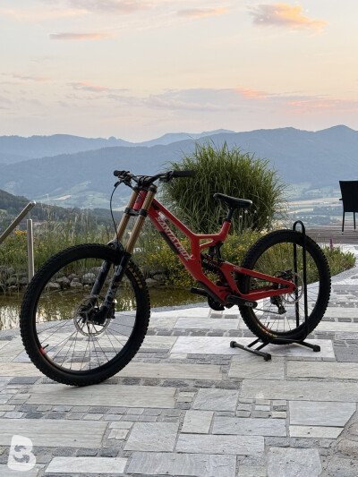 Santa Cruz V10 2024