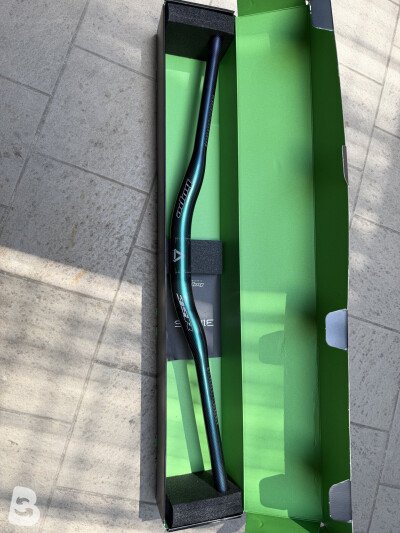 Hope 35MM rise carbon bars Chameleon