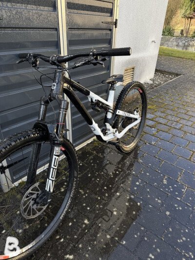 Commencal Meta AM Team