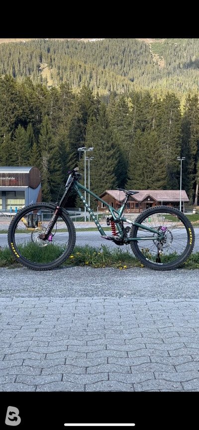 Commencal Supreme v5 2025
