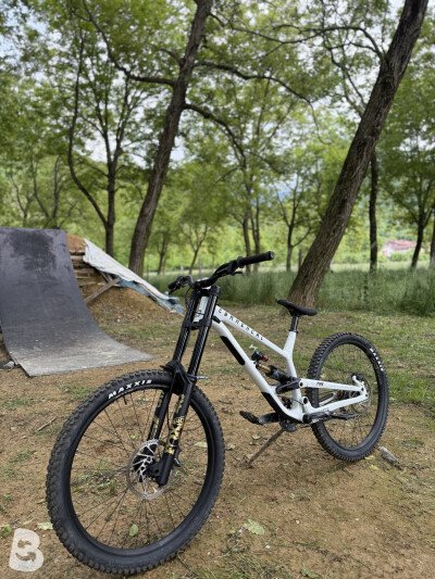 Commencal Furious Essential 2025