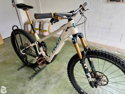Pivot SHUTTLE AM Pro X0 Eagle Transmission 2024