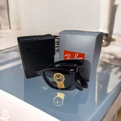 RH+ Ray-Ban Folding Wayfarer RB4105