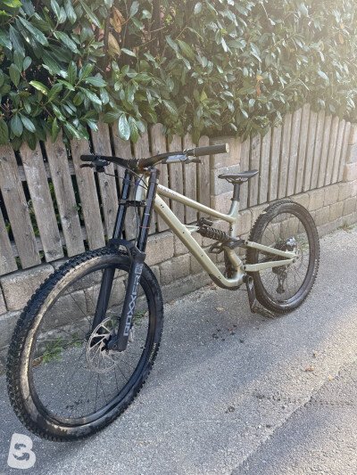 Specialized Status 2 170 DH 2025