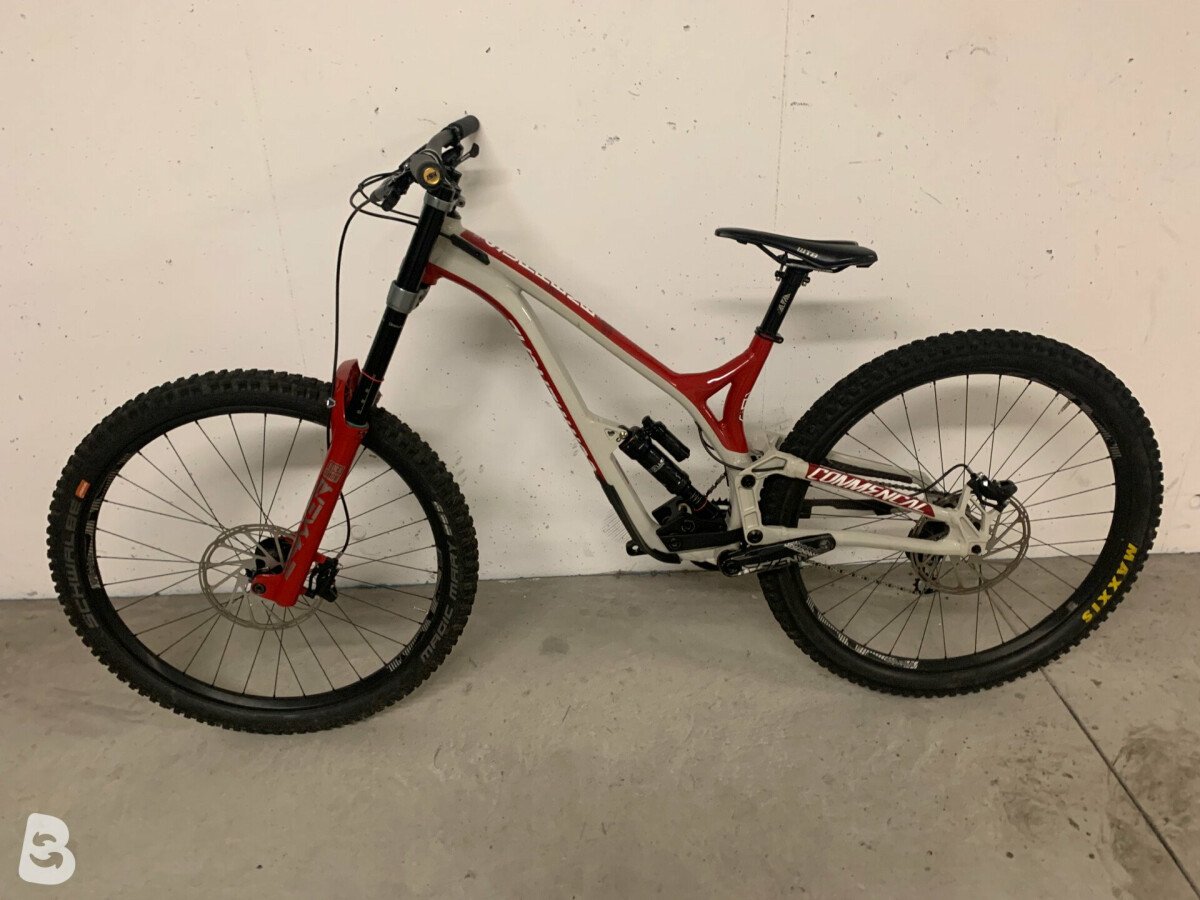 Commencal downhill bike discount supreme 29 team