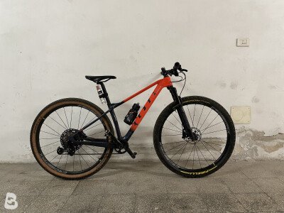 Rebel Carbon Assemblata 2024